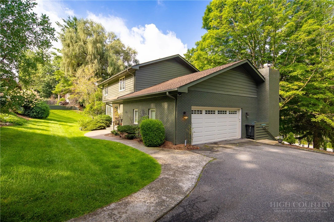 Image number 2 for the current listing