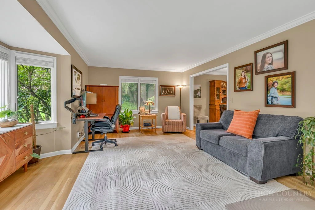 Image number 4 for the current listing