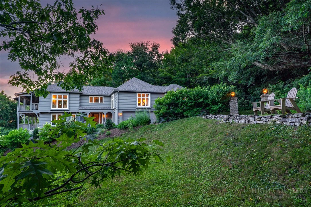 Image number 2 for the current listing