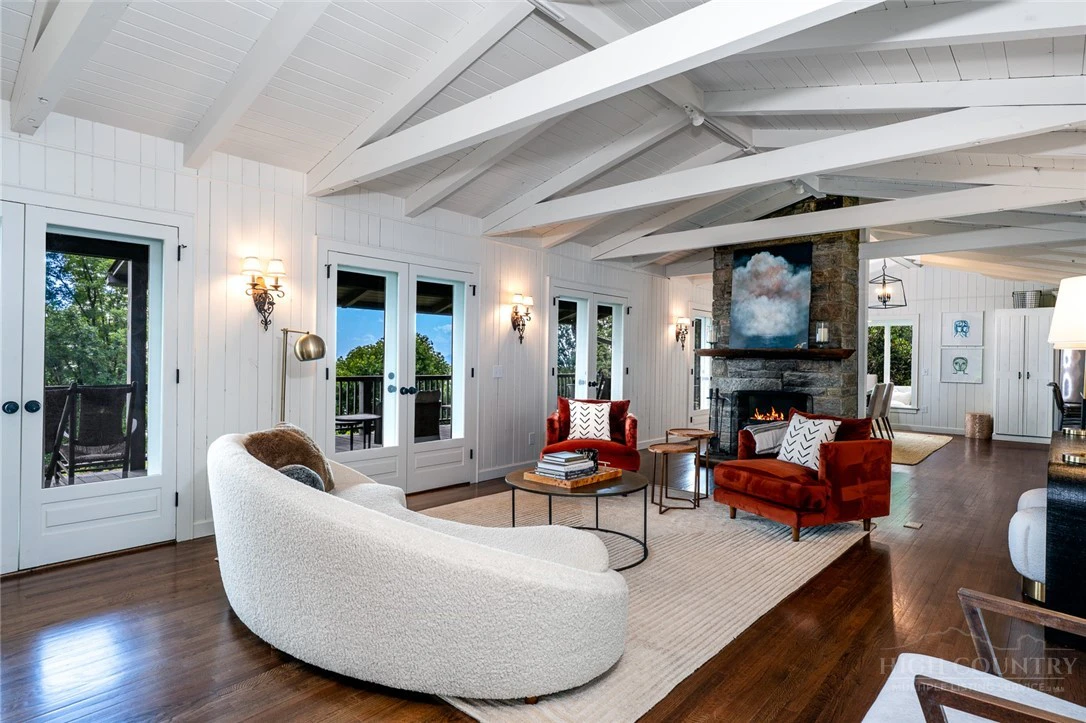 Image number 8 for the current listing