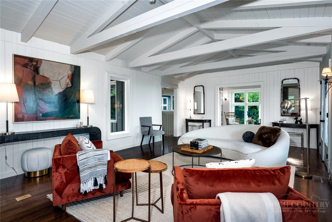 Image number 11 for the current listing
