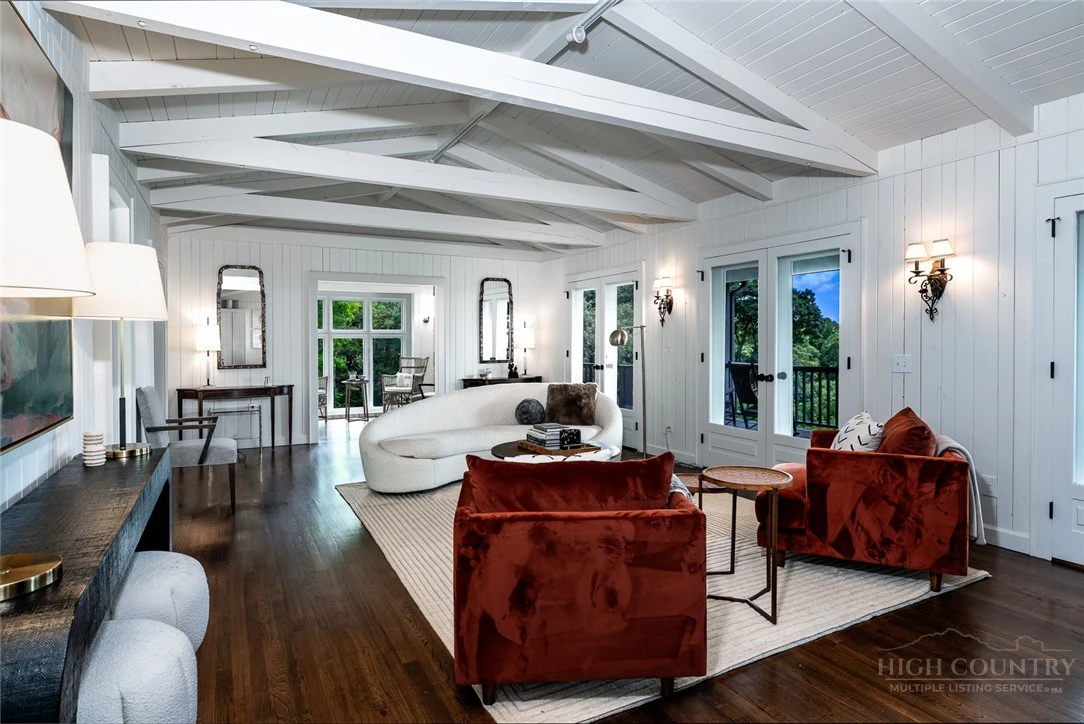 Image number 12 for the current listing