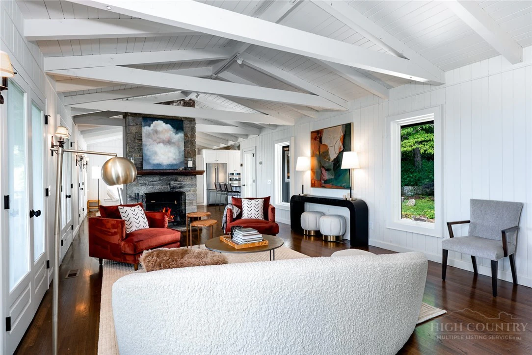 Image number 9 for the current listing