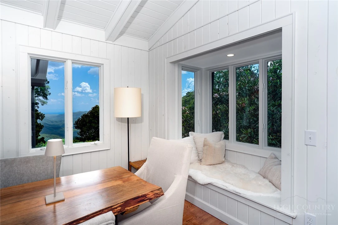 Image number 15 for the current listing