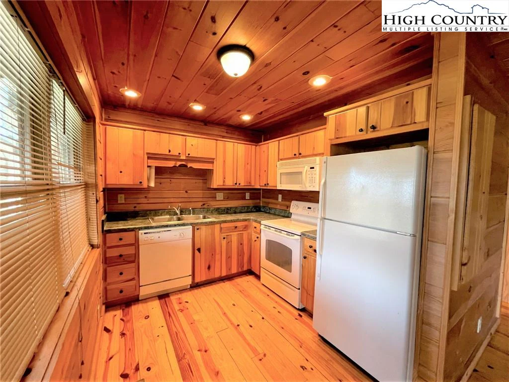 Image number 3 for the current listing