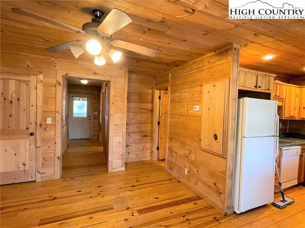 Image number 4 for the current listing