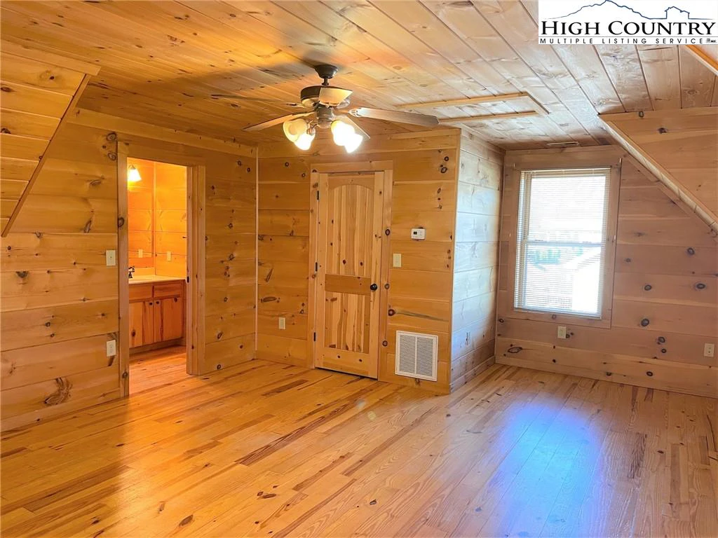 Image number 8 for the current listing