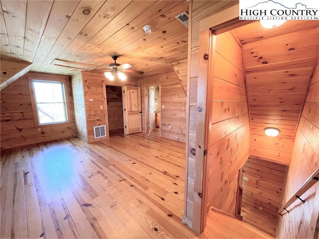 Image number 9 for the current listing