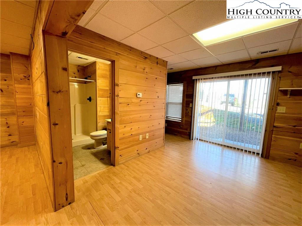 Image number 11 for the current listing