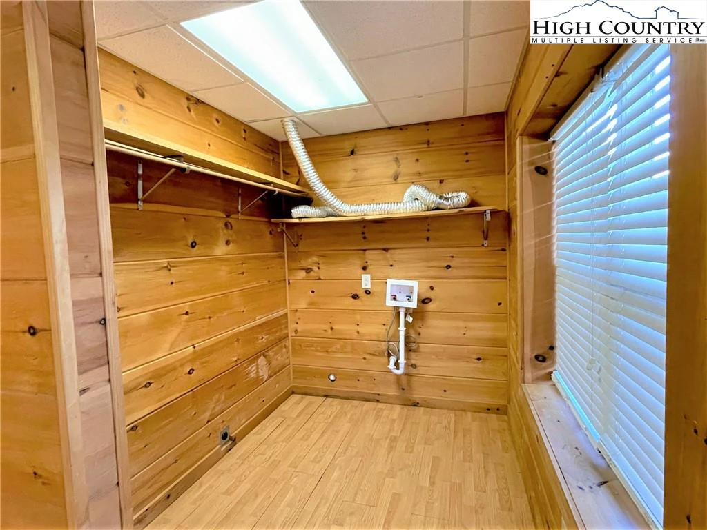 Image number 15 for the current listing