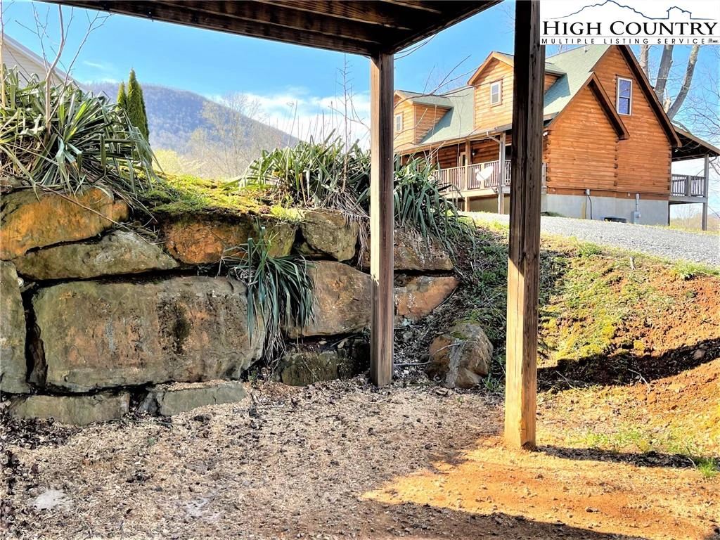 Image number 18 for the current listing