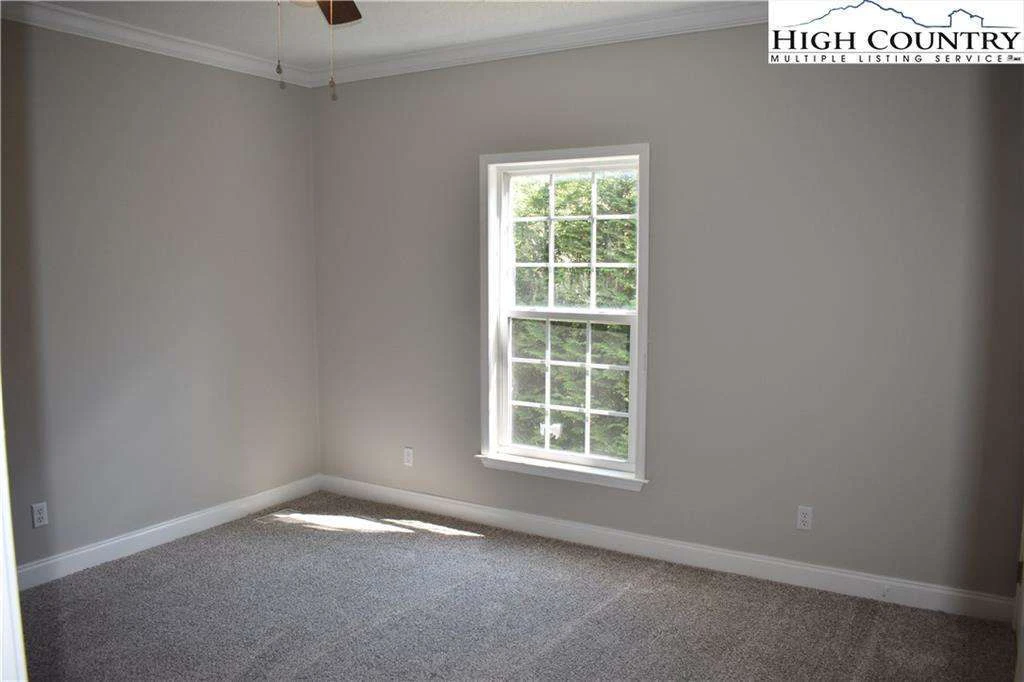 Image number 2 for the current listing