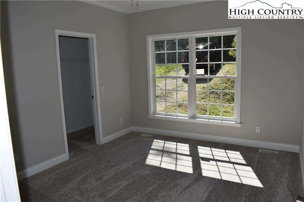 Image number 16 for the current listing