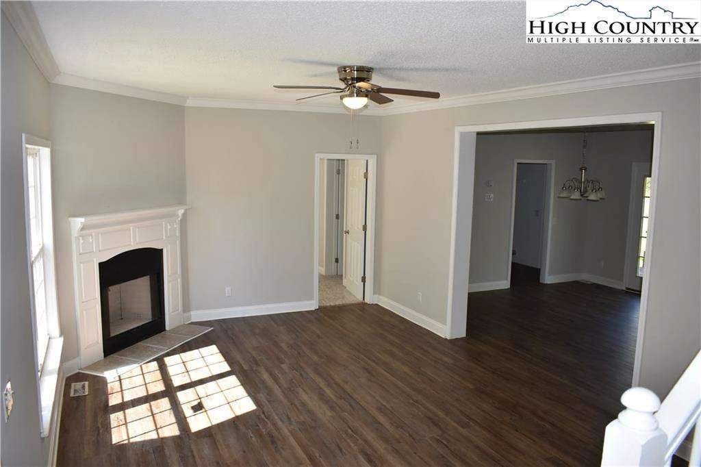 Image number 6 for the current listing