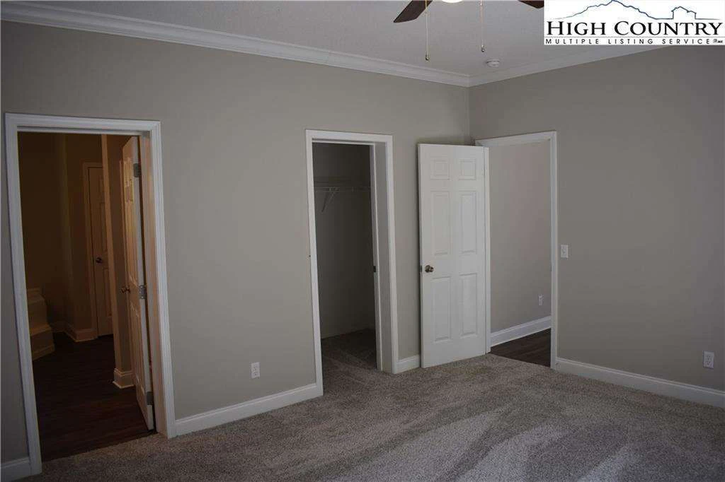 Image number 21 for the current listing