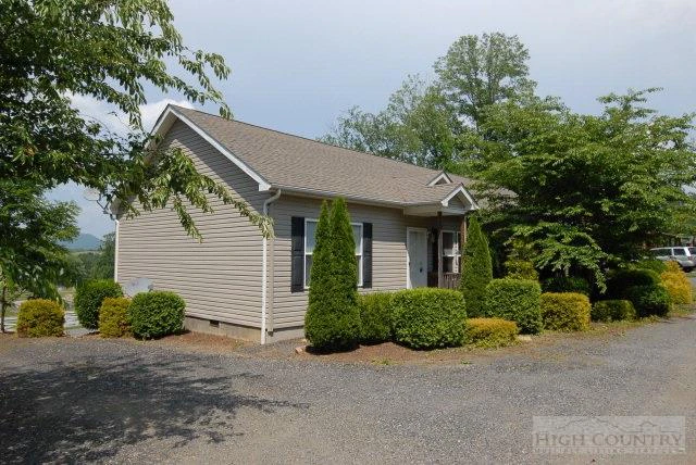 Image number 1 for the current listing