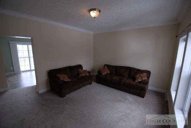 Image number 8 for the current listing
