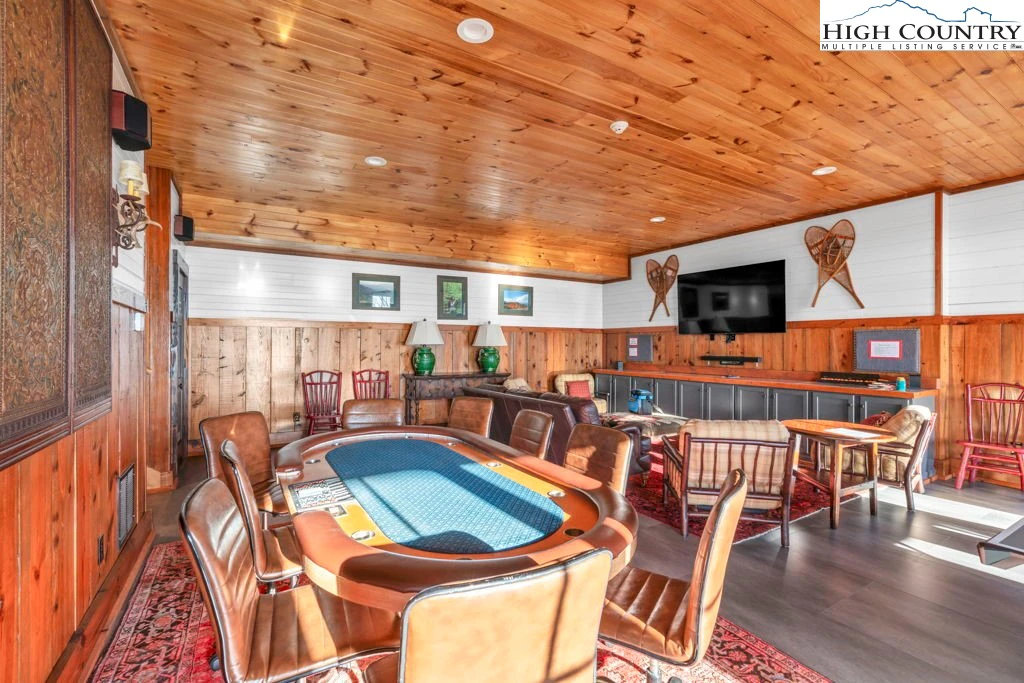 Image number 8 for the current listing