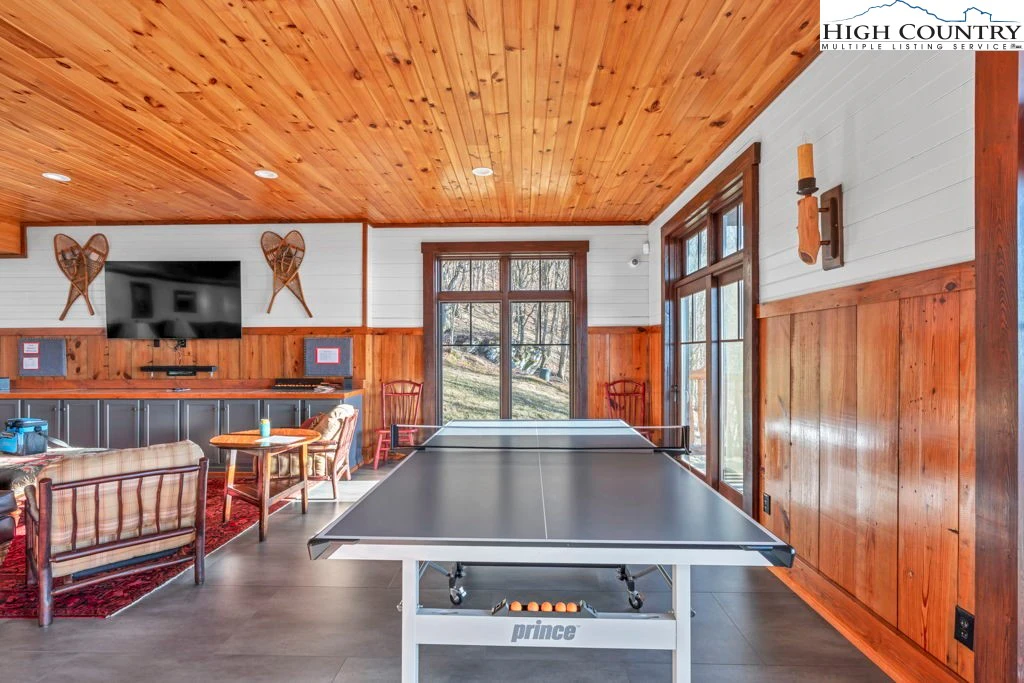 Image number 9 for the current listing