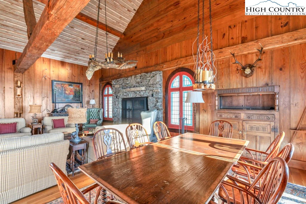 Image number 14 for the current listing