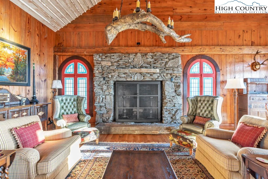 Image number 15 for the current listing