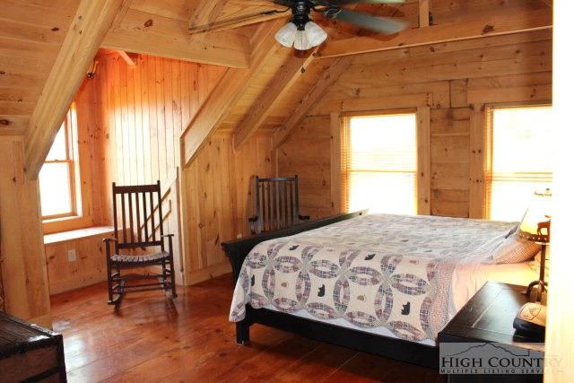 Image number 4 for the current listing