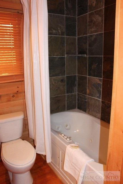 Image number 13 for the current listing