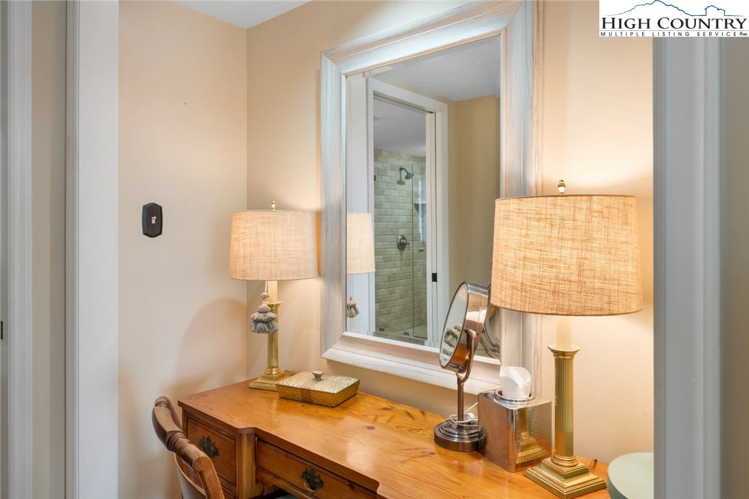 Image number 12 for the current listing