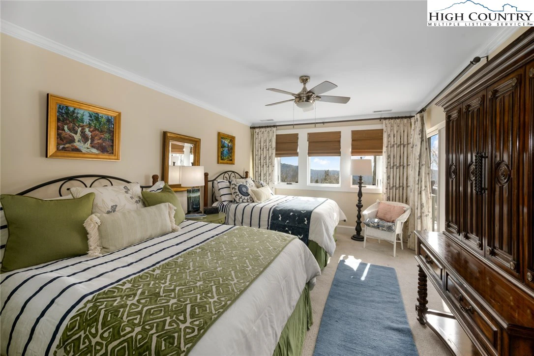 Image number 11 for the current listing