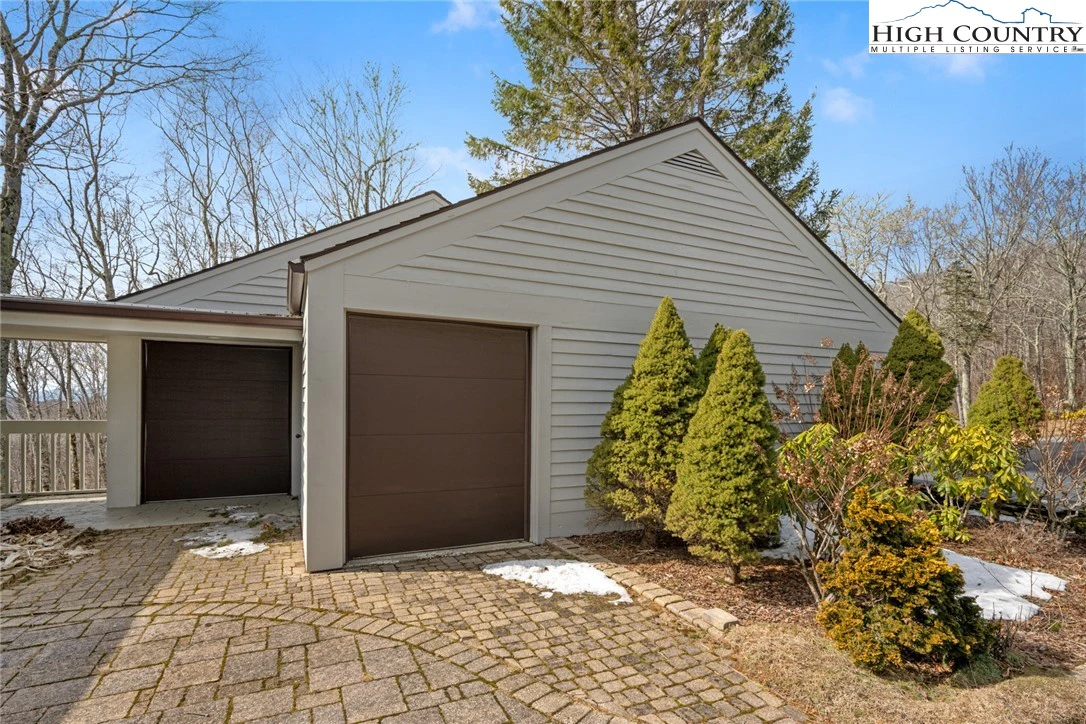 Image number 4 for the current listing