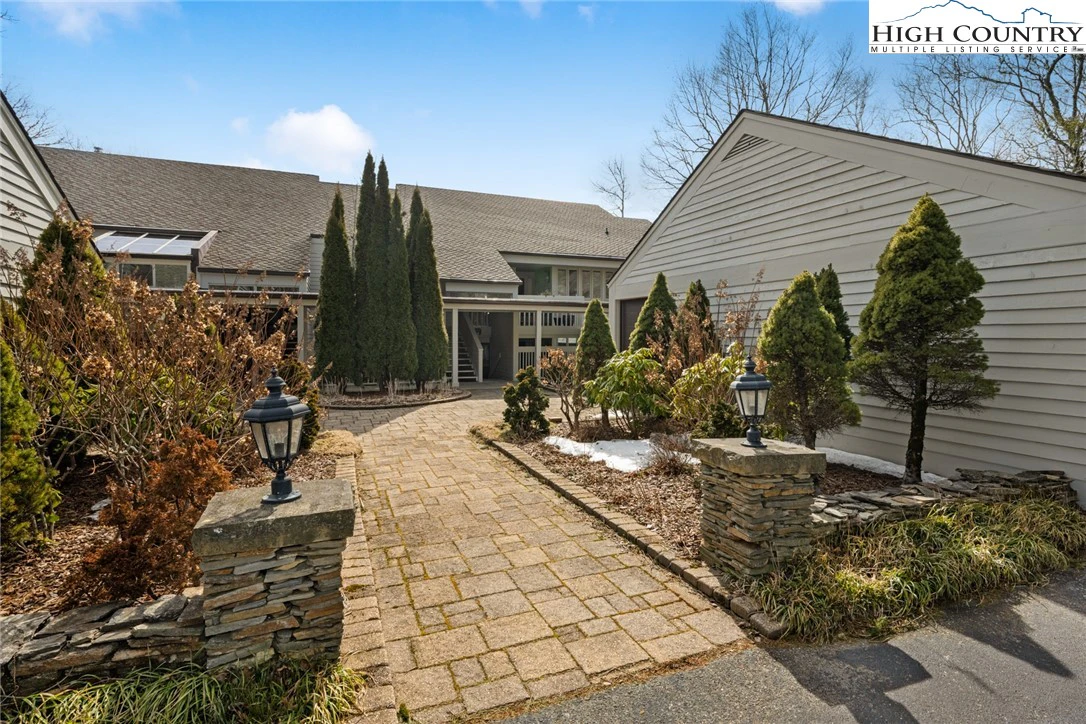 Image number 3 for the current listing