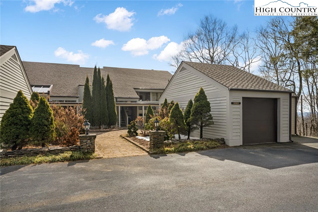 Image number 1 for the current listing