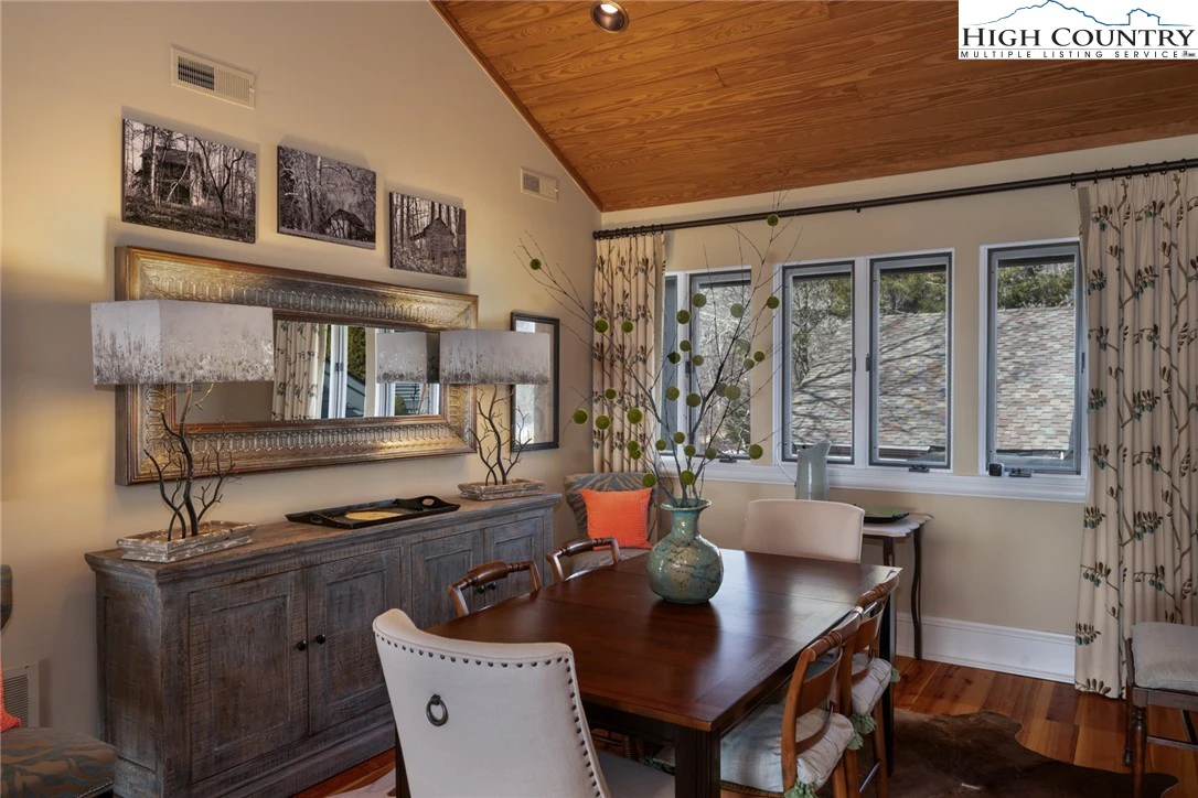 Image number 21 for the current listing