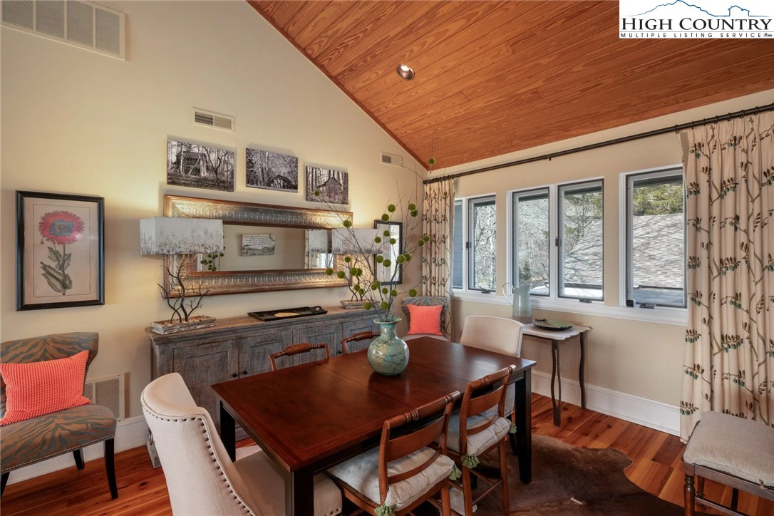 Image number 20 for the current listing