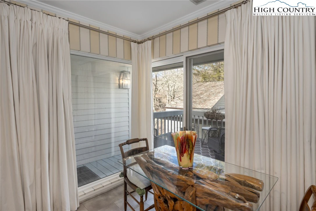 Image number 17 for the current listing