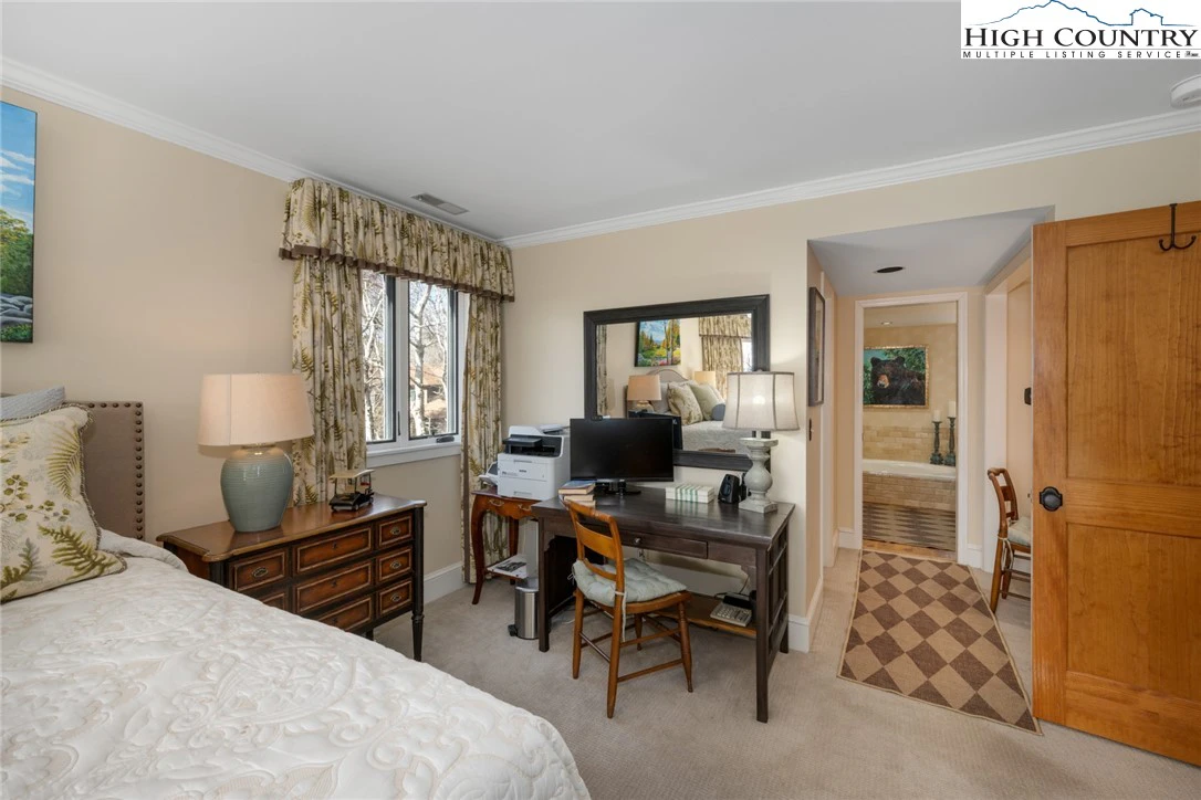 Image number 15 for the current listing