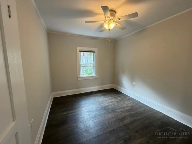 Image number 12 for the current listing