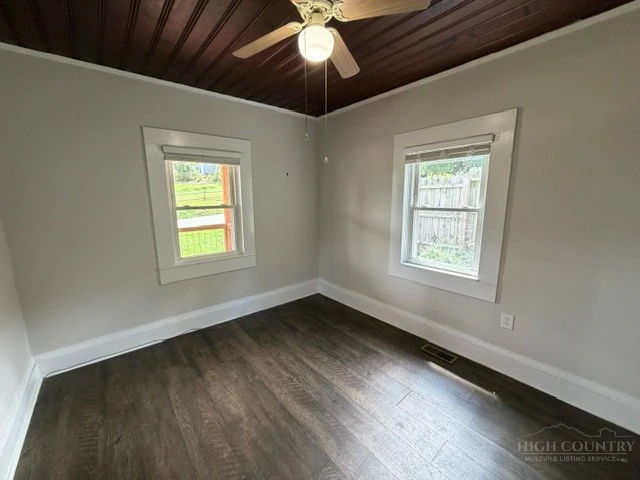 Image number 13 for the current listing