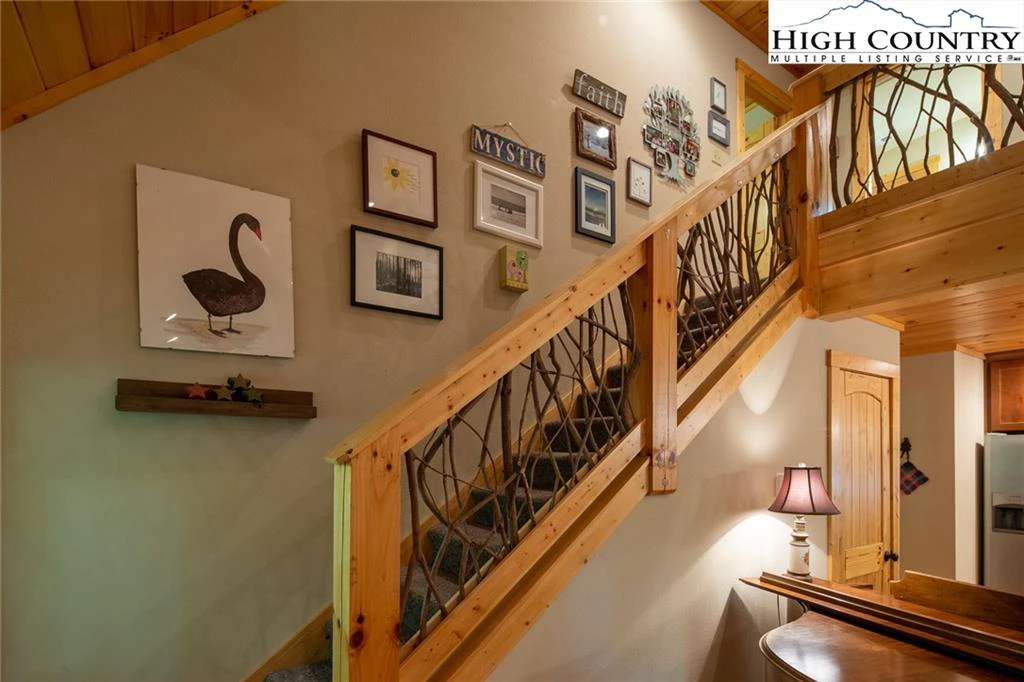 Image number 18 for the current listing