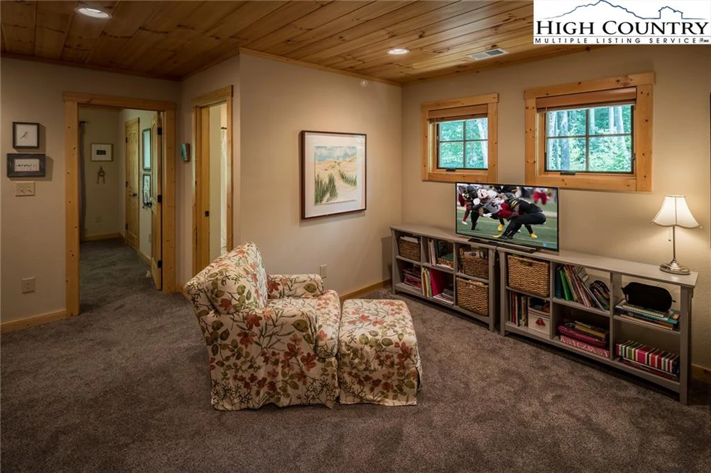 Image number 2 for the current listing