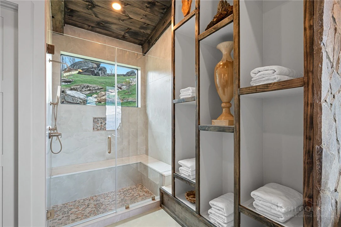 Image number 3 for the current listing
