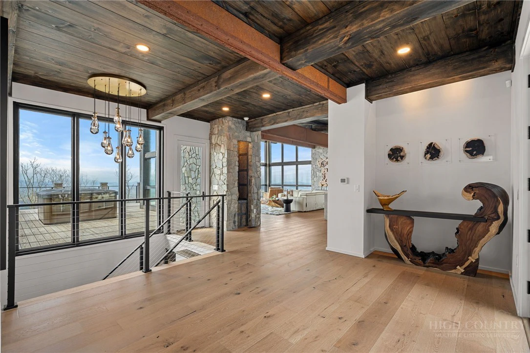 Image number 5 for the current listing