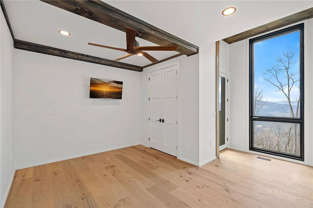 Image number 2 for the current listing