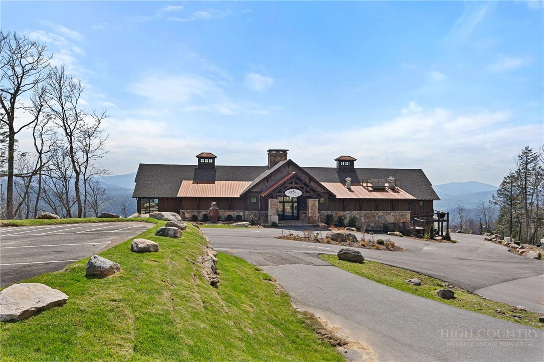 Image number 17 for the current listing