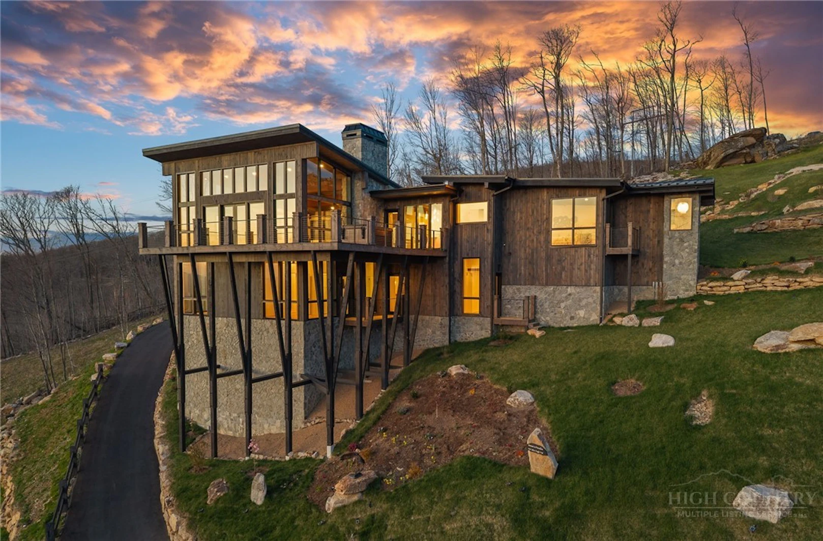 Image number 1 for the current listing