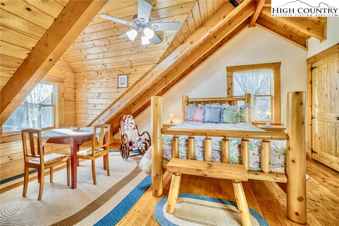 Image number 2 for the current listing