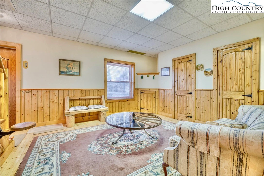 Image number 14 for the current listing