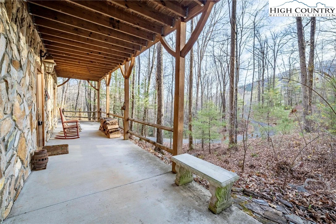 Image number 17 for the current listing