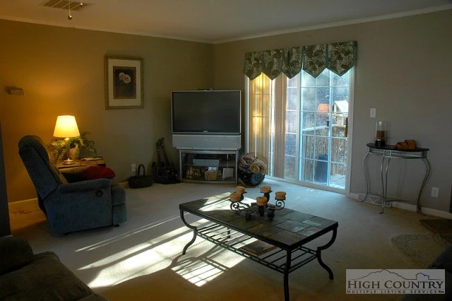 Image number 3 for the current listing