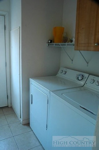 Image number 4 for the current listing